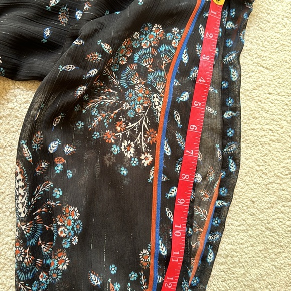 Black floral blouse - Picture 11 of 11